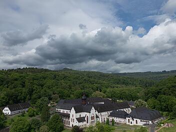 Dunkle Wolken &uuml;ber Kloster Eberbach