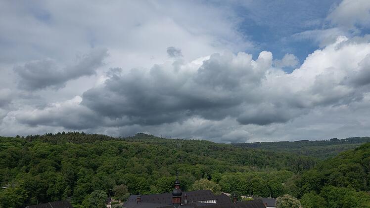 Dunkle Wolken &uuml;ber Kloster Eberbach