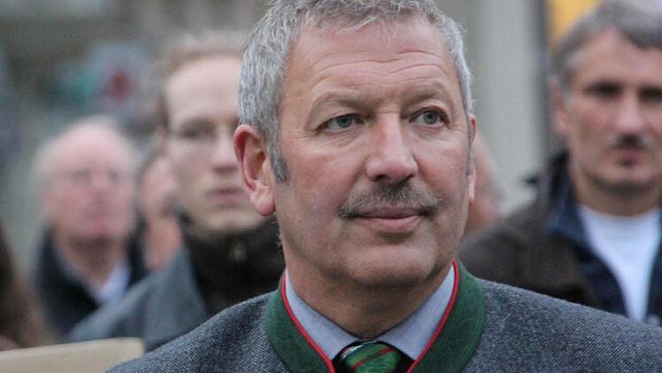 Josef Brunner, Bürgermeister von Meeder, in dessen Gemeindegebiet der Flugplatz soll.