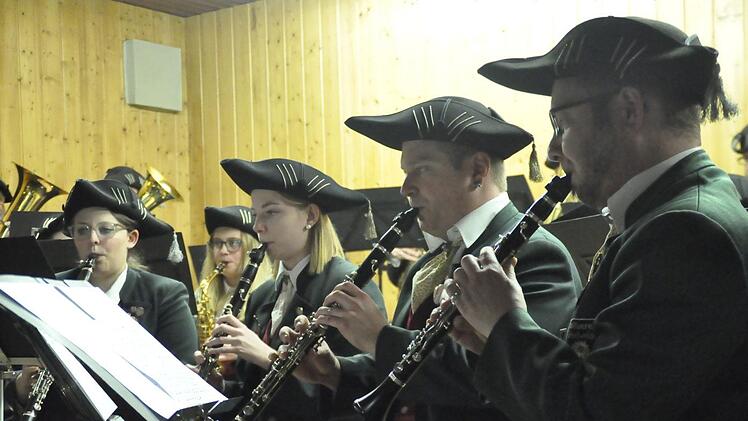 Mit einem schwungvollen Konzert feierte der Musikverein Edelweiss Lauter auf den Tag genau seinen 100. Geburtstag.  Foto: Peter Klopf
