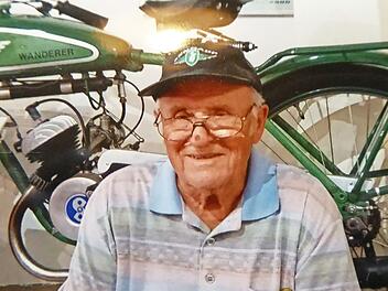 Sein Motorrad aus dem Jahr 1931 ist genausoalt wir der Jubilar Karl Müller selbst.