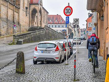 Mit der Fußgängerzone endet hier der Bereich, in dem Fahrräder fahren dürfen.  Foto: Ronald Rinklef