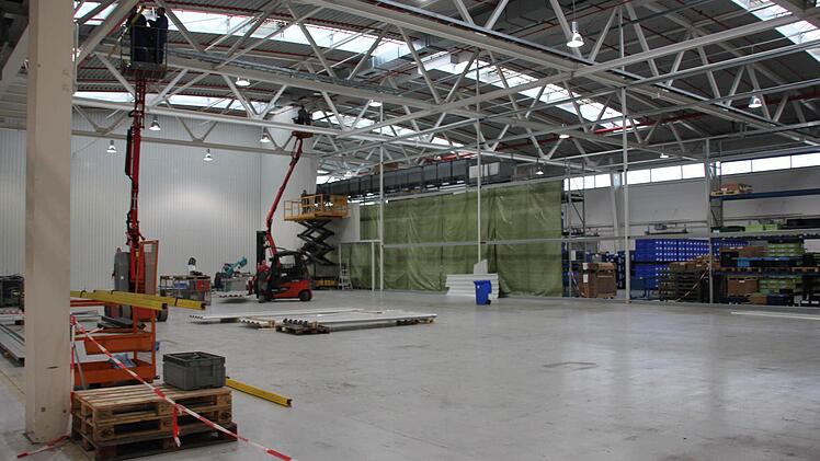 In dieser Sauberraumhalle entsteht die neue Fertigungslinie.