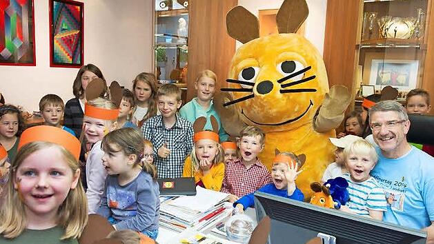 Maus-T&uuml;r&ouml;ffner-Tag 2014 im B&uuml;ro von Landrat Michael Busch  Foto: WDR/Axel Berger