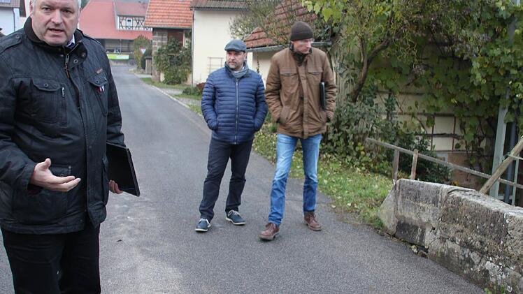 Die Brückenköpfe neigen sich in Gemünd.