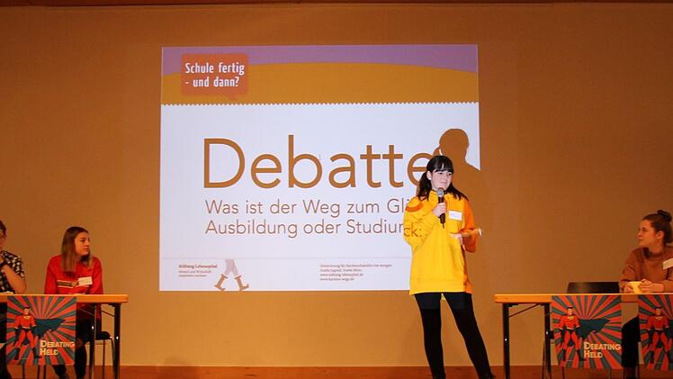 Der Debattierclub des Casimirianums stellte die Frage: Studium oder Ausbildung? Christiane Lehmann