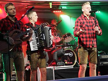 "Die Gerchli" aus Baiersdorf unterstützen mit ihrem Auftritt "Paul, der Gaul"  beim sozialen Engagement.Mathias Erlwein