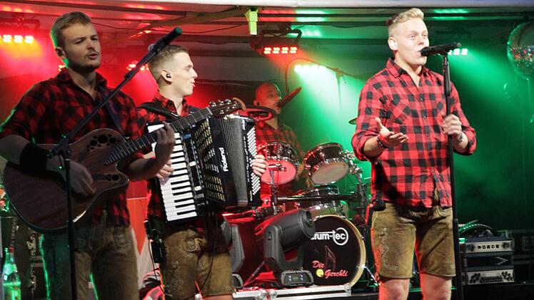 "Die Gerchli" aus Baiersdorf unterstützen mit ihrem Auftritt "Paul, der Gaul"  beim sozialen Engagement.Mathias Erlwein