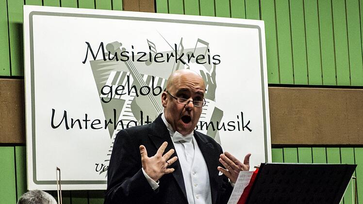 Impressionen vom Neujahrskonzert mit dem Musizierkreis Neustadt unter der Leitung von Norbert Luche.Foto: Jochen Berger