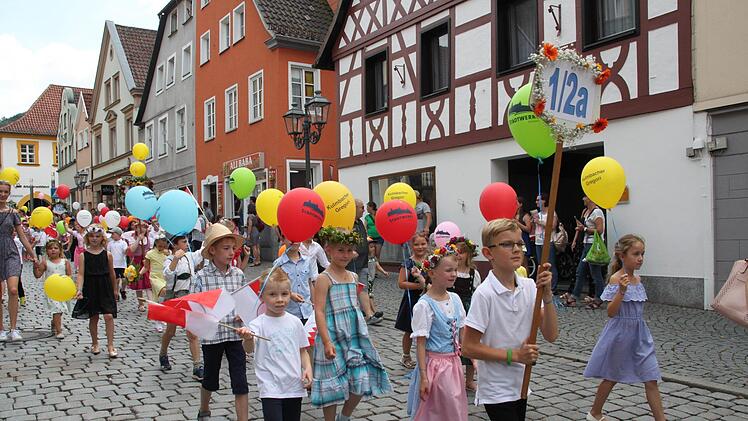 Farbenfroh war der Umzug durch die Stadt.Stephan Stöckel