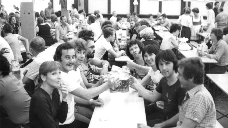 Keine Verkleidung: Mit Dirndl und Trachtenlook wäre man beim Kulmbacher Bierfest 1979 ein Exot gewesen.  Foto: Archiv Bayerische Rundschau