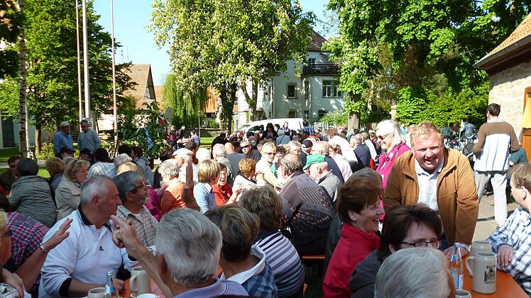 Immer volles Haus beim Besenausschank der Hausbrauer: Leider stoppte  Corona dieses Fest in den Jahren 2020 und 2021.  Die  Hoffnung liegt nun auf das Jahr 2022. Foto:  Archiv Philipp Bauernschubert
