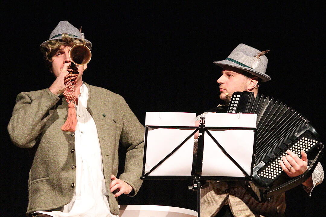 Tanzvorführungen, Comedy und Musik