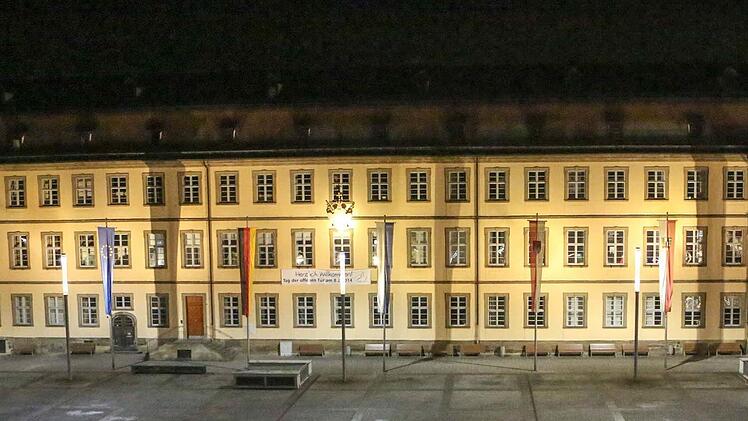 Das Rathaus Maxplatz bei Nacht.  Foto: riegerPress