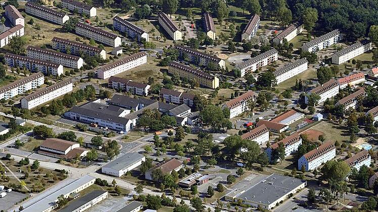 Der Stadtrat macht sich dafür stark, die Unterbringungskapazitäten der Aufnahmeeinrichtung Oberfranken auf 1500 zu senken. In die Erweiterung der Flüchtlingsunterkunft investiert der Freistaat seit geraumer Zeit mehrere Millionen Euro.   Foto: Ronald RInklef