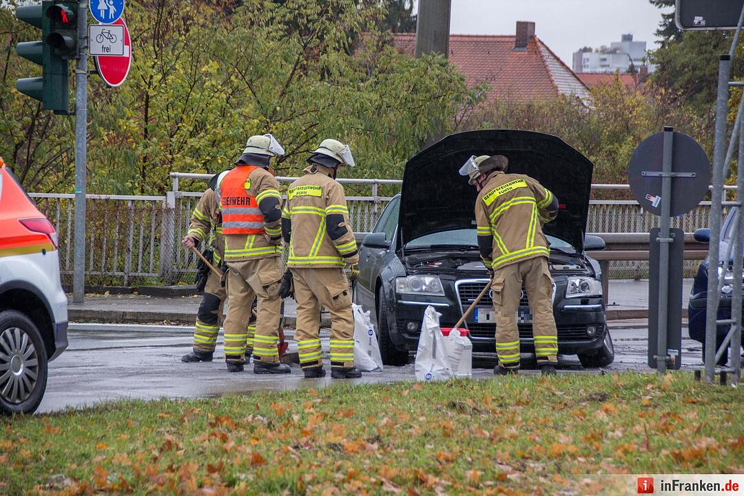 Kollision nach mutmaßlichem Rotlichtverstoß – Eine Person schwer verletzt