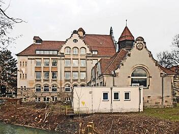 Die Heilig-Kreuz-Schule muss grundlegend saniert werden. Mit dem Baubeginn ist aber frühestens im Sommer 2015 zu rechnen. Foto: Archiv/Jochen Berger