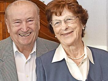 Pauline und Waldemar Ruff aus Oberhohenried feierten am gestrigen Donnerstag das Fest der diamantenen Hochzeit. Foto: Ulrike Langer