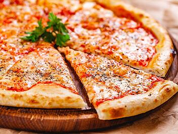 Palmöl steckt in vielen Lebensmitteln, so auch in Pizza