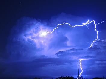 Der Deutsche Wetterdienst (DWD) warnt vor starken Sommergewittern in Franken. Symbolbild: unsplash.com