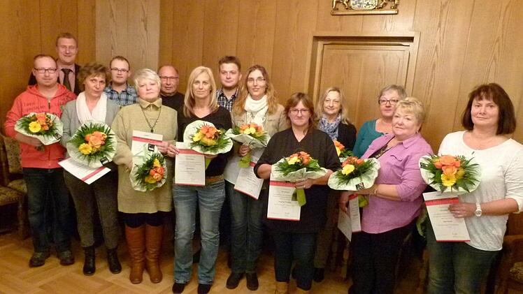 Die Gemeinderatssitzung war der Rahmen für die Gemeinde, Blutspender auszuzeichnen.  Foto: Lothar Weidner