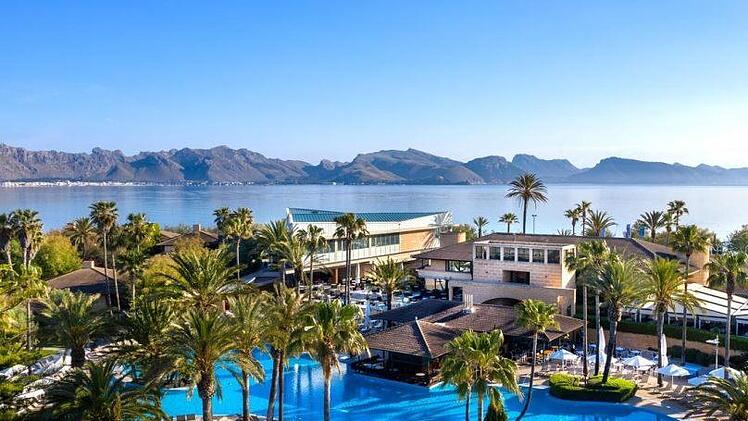 Direkt am Meer: Im Port-Blue-Club Pollentia mit drei Pools,  Tennisplatz, Wellness und  Wassersportzentrum logieren die Kulmbacher. Foto: pr.
