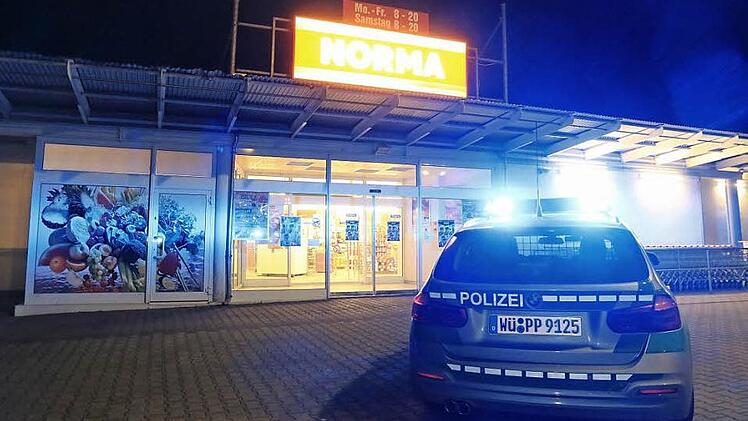 Der Tatort: Ein Unbekannter hat den "Norma"-Markt in Zeil am Freitagabend überfallen. Die Polizei fahndet nach dem Täter.  Foto: Ferdinand Merzbach