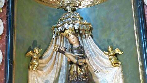 Auch das Gnadenbild, die "Schmerzhafte Muttergottes", wurde gereinigt und punktuell nachvergoldet. Foto: Marion Krüger-Hundrup