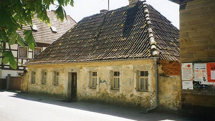 Bei der 1200-Jahr-Feier von Friesenhausen in diesem Sommer konnten die Besucher sie besichtigen: Im Haus mit der Nummer 62 in Friesenhausen befand sich die Mikwe, das jüdische Ritualbad. Friesenhausen ist heute ein Dorf in der Gemeinde Aidhausen.