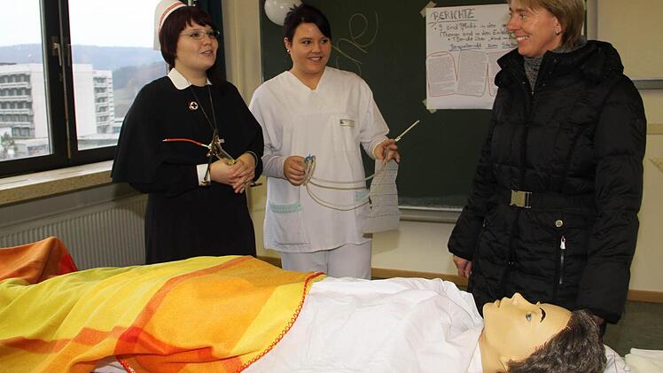 Krankenpflege einst und jetzt: Beim Tag der offenen Tür wurden die Veränderungen veranschaulicht  Foto: Gerda Völk