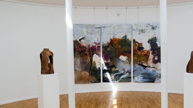 Gemälde und Skulpturen sowie Zeichnungen zeigt Matthias Kroth im Kunstverein. "Hauptwege und Nebenwege" lautet der Titel der Schau.Foto: Jochen Berger
