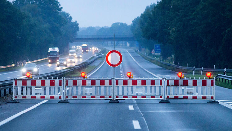 Wegen Fahrbahn-Sanierungsarbeiten wird die Autobahn zeitweise gesperrt sein.