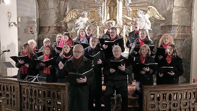 Der Folklorechor Bad Kissingen-Nüdlingen sang in der Jakobuskirche Weihnachtslieder.