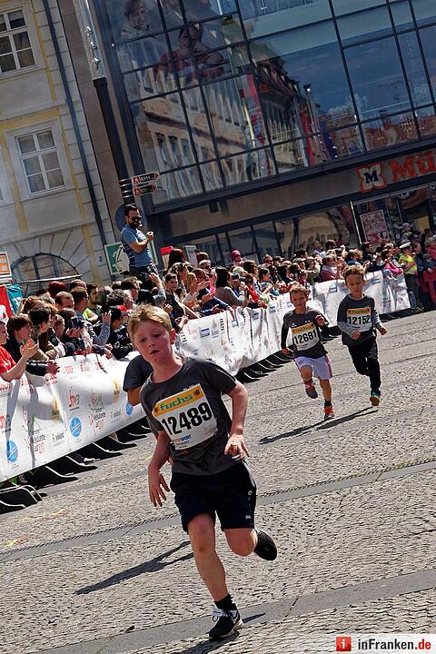 Weltkulturerbelauf 2017 in Bamberg: Der Zieleinlauf am Maxplatz