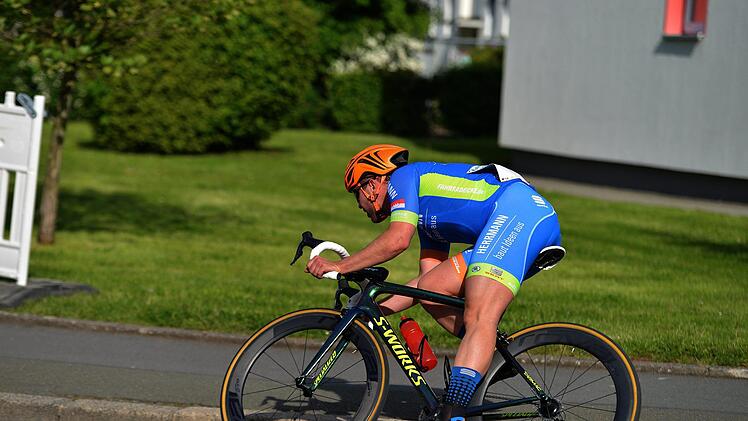 Benjamin Korndörfer heizt durch die Kurve im Elite-Rennen. Foto: Karl Heinz Weber