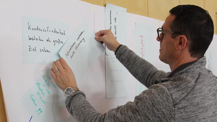 Und wieder landet eine Vorstellung über die Zukunft auf der Pinnwand. Foto: Markus Häggberg
