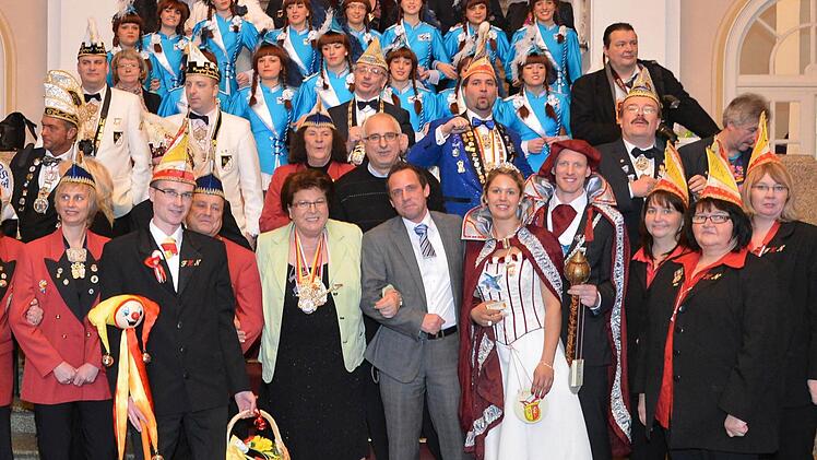 Das Herolsbacher Prinzenpaar Michael und Nadine I. durften sogar mit Barbara Stamm im Landtag feiern... Foto: privat