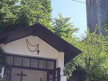 Die Fatimakapelle neben dem Anwesen Reuther ist eine der Stationen der Kapellenwallfahrt am Sonntag. Foto: Heike Schülein
