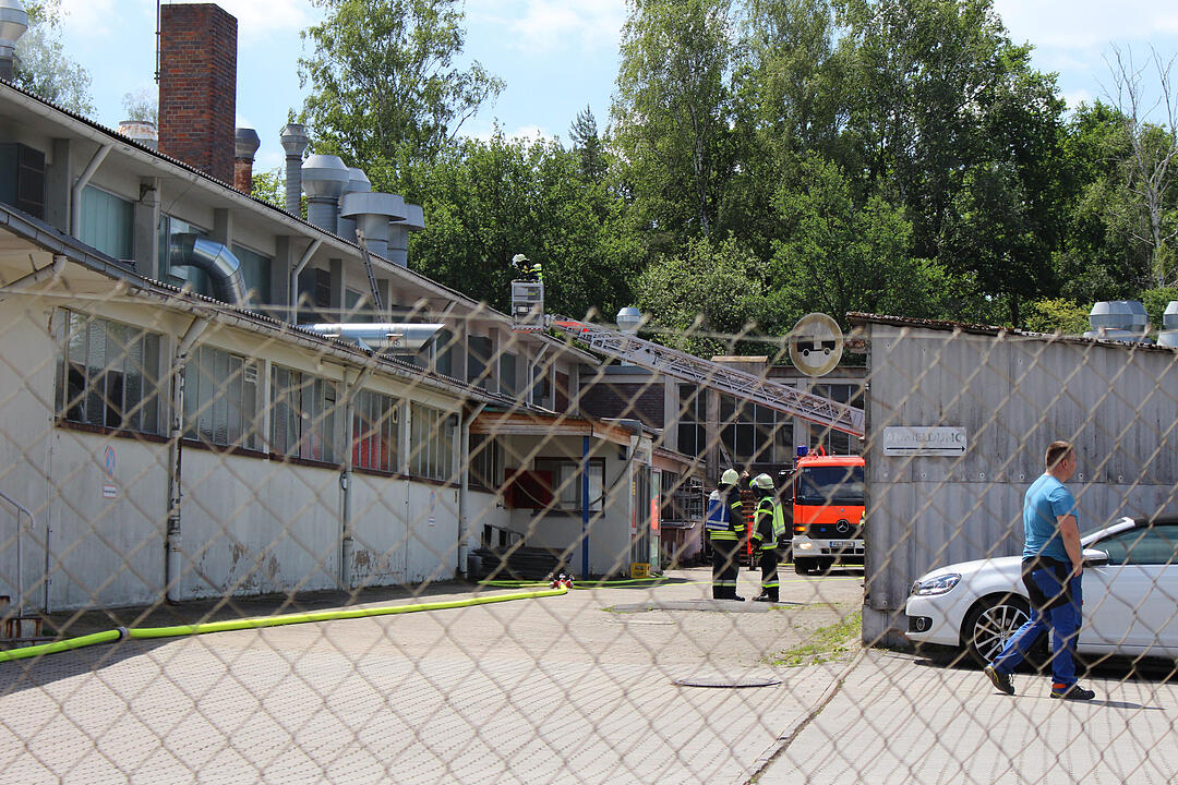 Feuer auf Fabrikgelände in Zirndorf