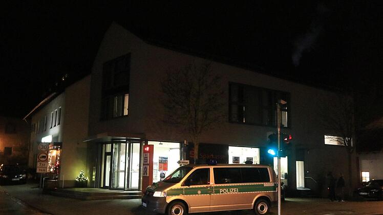 In einer Bankfiliale in Viereth wurde eine Bankangestellte mit einer Pistole bedroht. Foto: News5/Merzbach