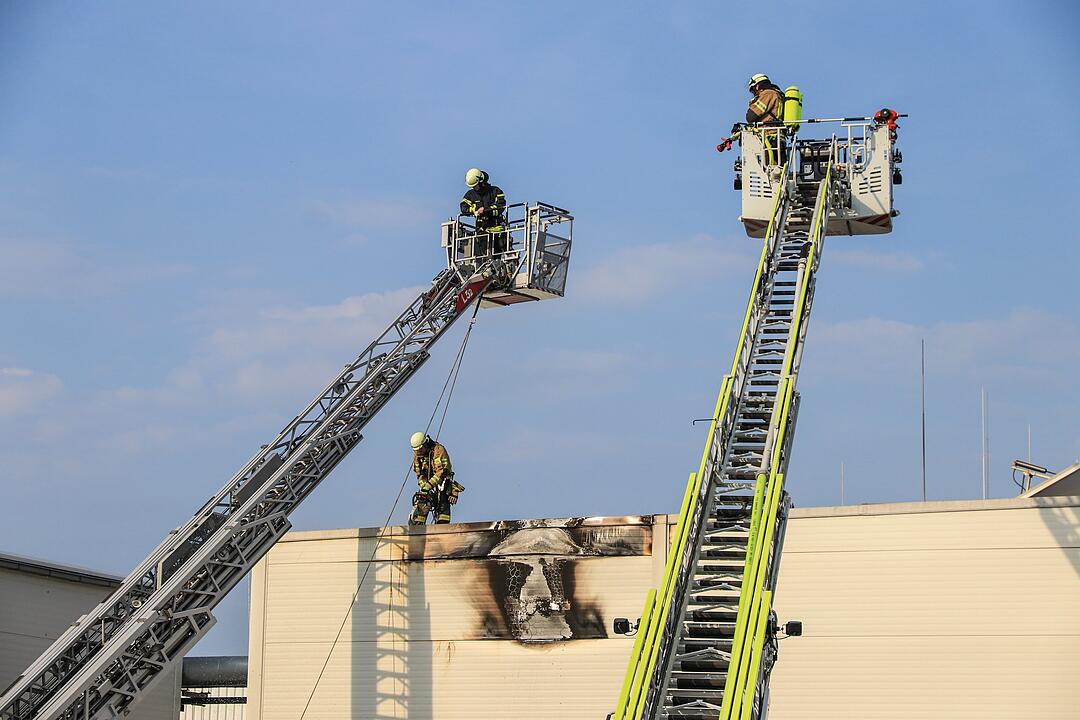 Brand in Lagerhalle in Bamberg