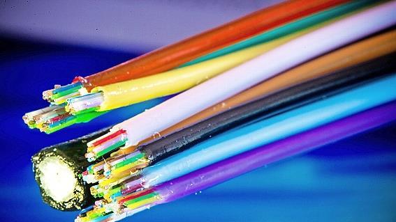 Ein Glasfaserkabel mit 144 Fasern