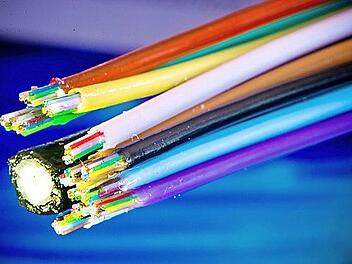 Ein Glasfaserkabel mit 144 Fasern