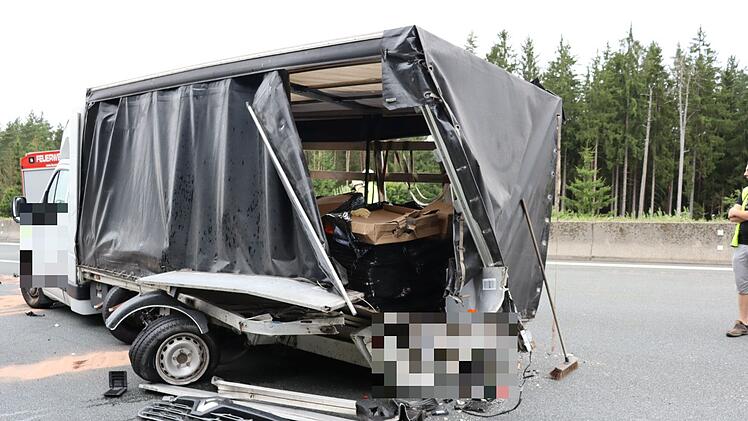 Gl&uuml;ck im Ungl&uuml;ck: Ein Verletzter nach schwerem Verkehrsunfall auf der A9