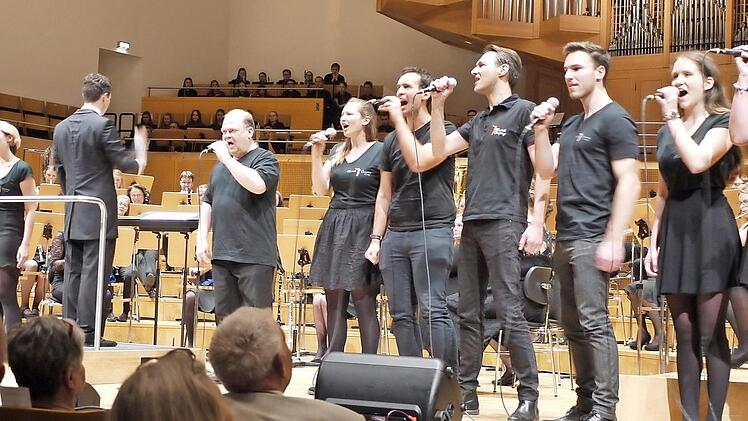 Die Musicalcompany gab mit "Morgen schon" aus "Les Miserables" einen Vorgeschmack auf den gemeinsamen Auftritt am 2. November in Erlangen.