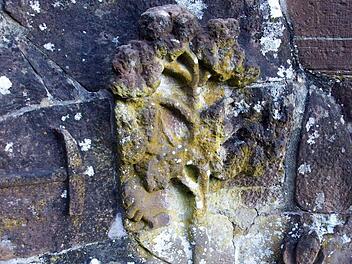 Relief Hand mit Kelle - Stein für Stein das Leben bauen Foto: Bianca Volkert