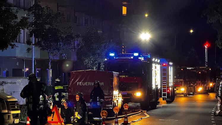 Überlaufendes Regenrückhaltebecken sorgt für Feuerwehreinsatz am Mercado Einkaufszentrum