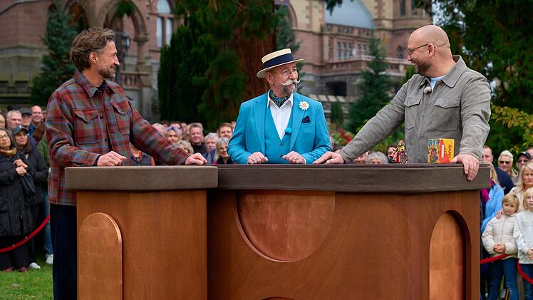 Verlegen die Objektpr&uuml;fung ins fr&uuml;hlingshafte Freie (von links): Benjamin Sadler, Horst Lichter und Sven Deutschmanek.