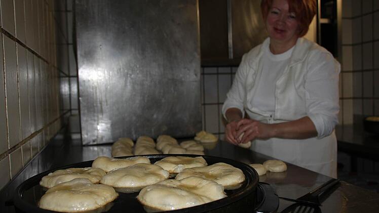 Aber hinten in der Backstube steht Palina Bublikov.
