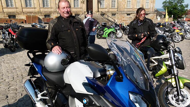 Biker Wolfgang Pfister kam mit seiner neuen Maschine zum Motorradgottesdienst. Fotos: Marion Krüger-Hundrup